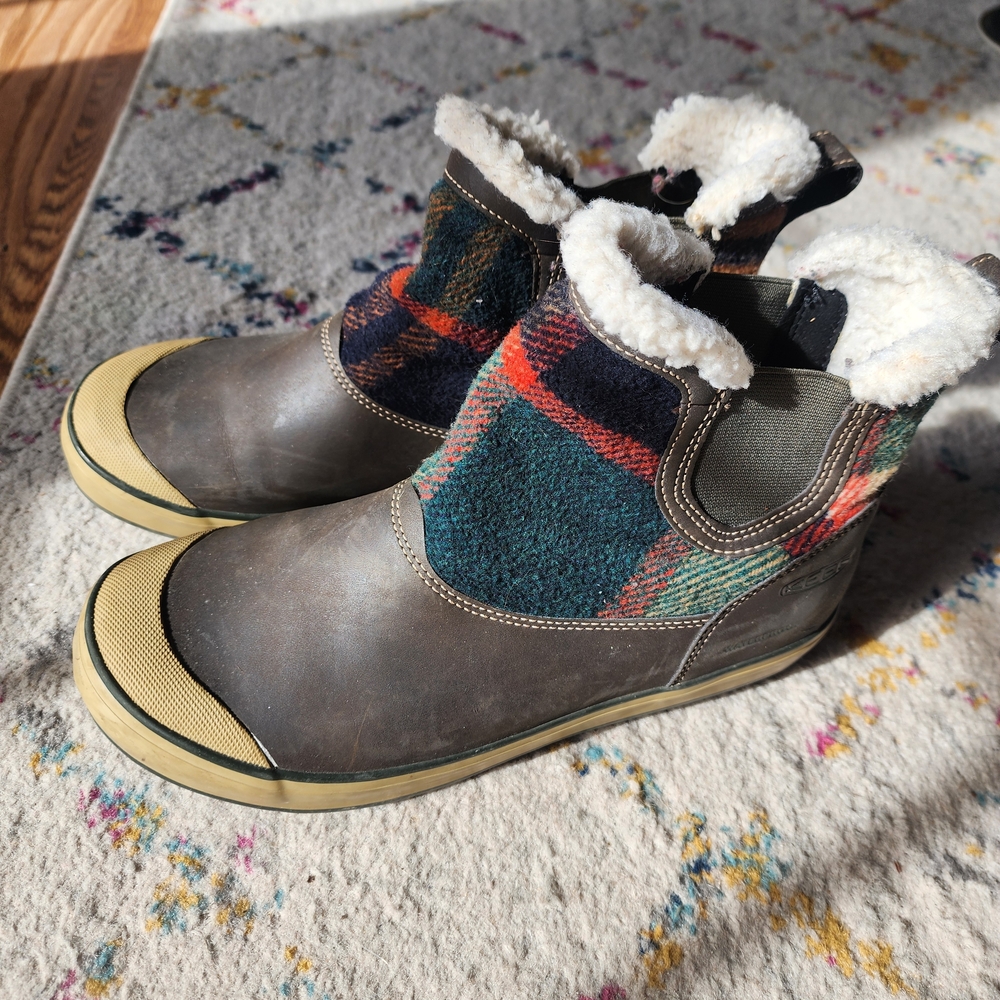 Keen Womans Plaid and Brown Boots